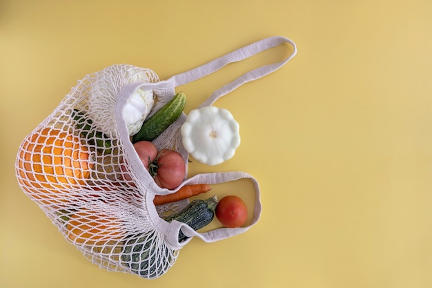 Photo cabbage zucchini pumpkin squash cucumbers tomatoes in a cotton net the concept of environmenta