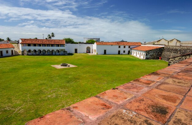 Кабедело, рядом с Жоао Песоа, Параиба, Бразилия, 11 мая 2005 г. Крепость Санта-Катарина.