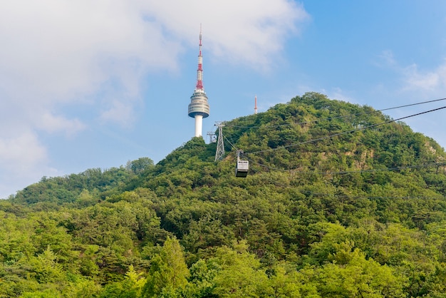 Funivia per n seoul tower a seoul, corea del sud