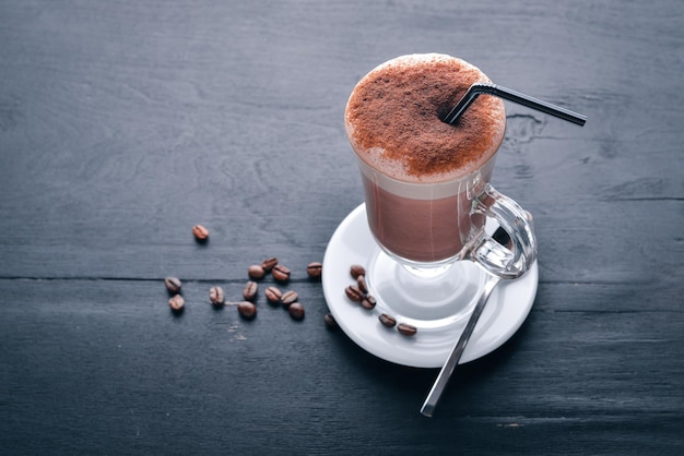 Cacao drinken chocolade cocktail Op een houten achtergrond Bovenaanzicht Vrije ruimte voor uw tekst