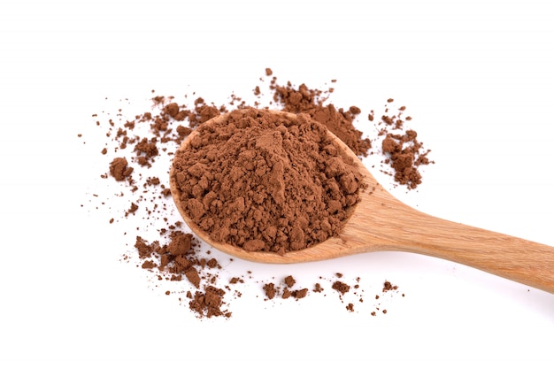 Cacaopoeder in een houten lepel