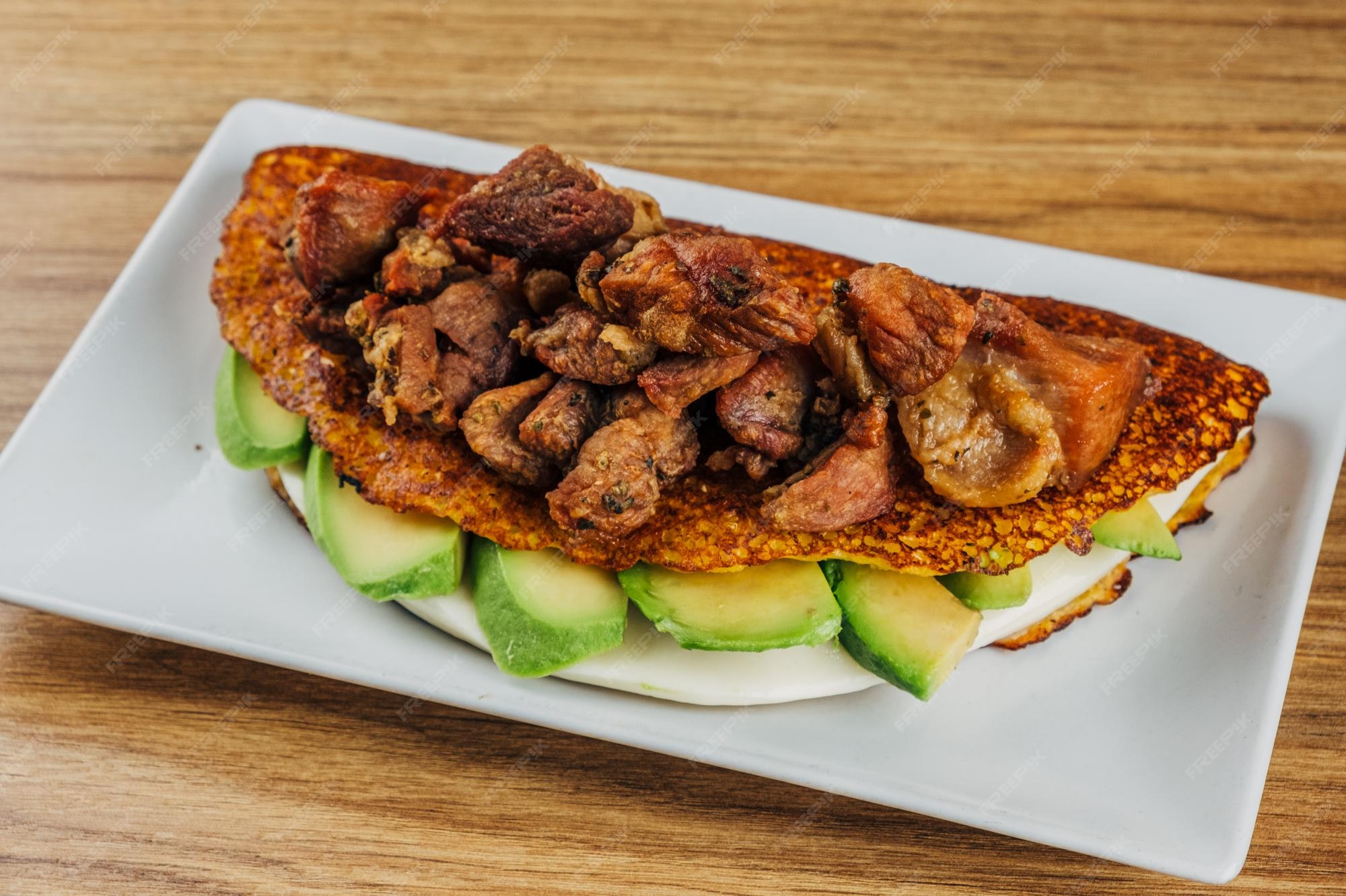 Premium Photo | Cachapa venezolana de queso con cochino frito y aguacate