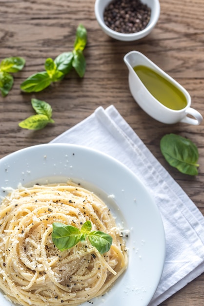 Cacio e Pepe-チーズとコショウのスパゲッティ