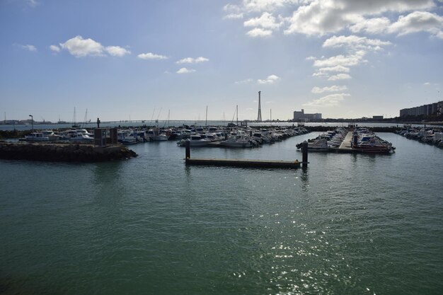 Cadiz Spanje 06 november 2019 Boten en zeiljachten in de haven