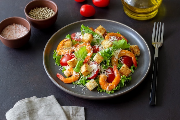 Caesar salad with shrimps. Healthy eating. Diet. Recipes.