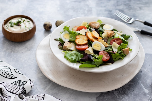 Caesarsalade Met Kip En Kwartel Eieren