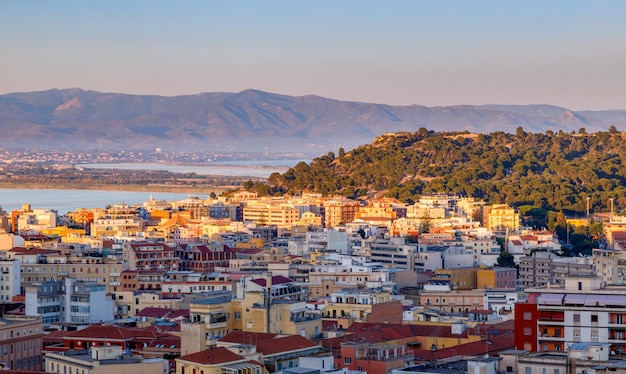 Cagliary hoofdstad van Sardinië Sardegna Italië Luchtfoto panoramisch uitzicht over de stad