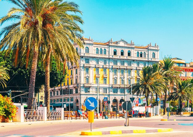 Cagliary-weg en architectuur op het eiland van Sardinië, de zomer van Italië