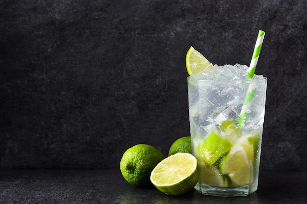 Caipirinha 블랙에 유리 칵테일