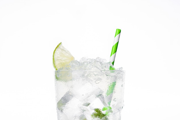 Caipirinha cocktail in bicchiere