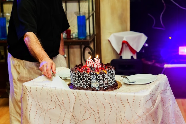 레스토랑 50주년 기념 케이크 축하