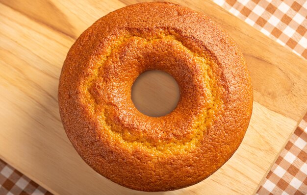 Cake details van een heerlijke cake op een tafel met een tafellaken selectieve focus