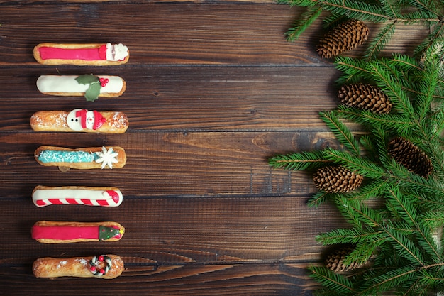 Cake en kerstboom, bovenaanzicht