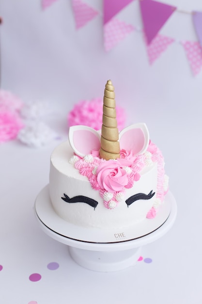 cake in the form of a unicorn. photo shoot cake smash