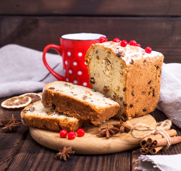 cake met rozijnen en gedroogde vruchten