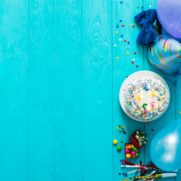 Photo cake with hat and confetti