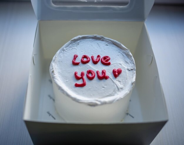 Cake with an inscription "Love you"