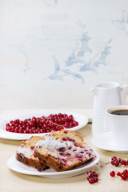 Cake with red currant