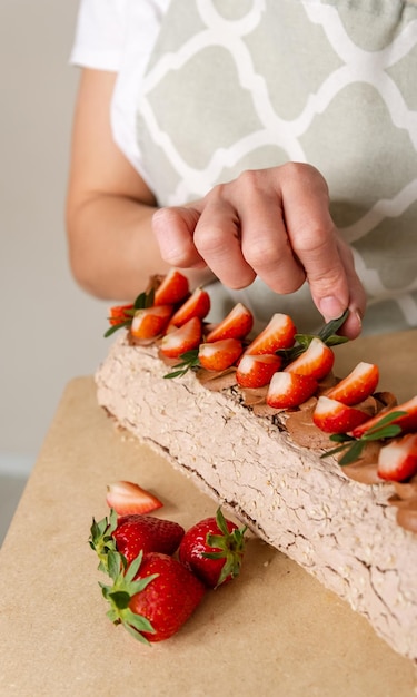 Cakerol met aardbeien en roomkaas Taart met room