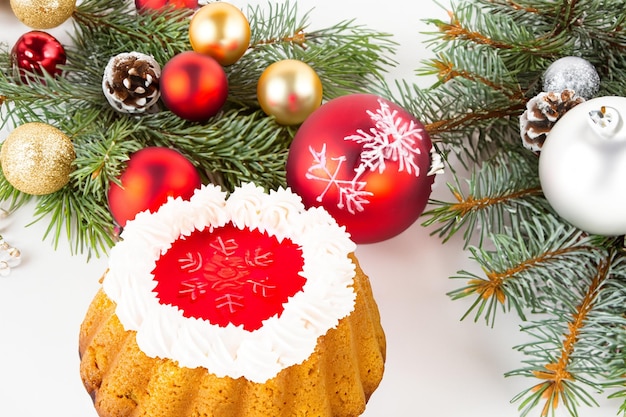 Cakes with Christmas ornaments are festive and very fun