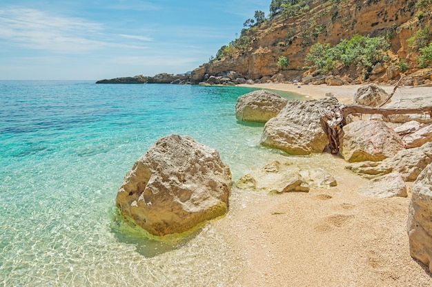 Cala biriola in una giornata limpida sardegna