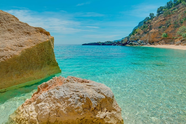 Cala Biriola op een heldere dag Sardinië