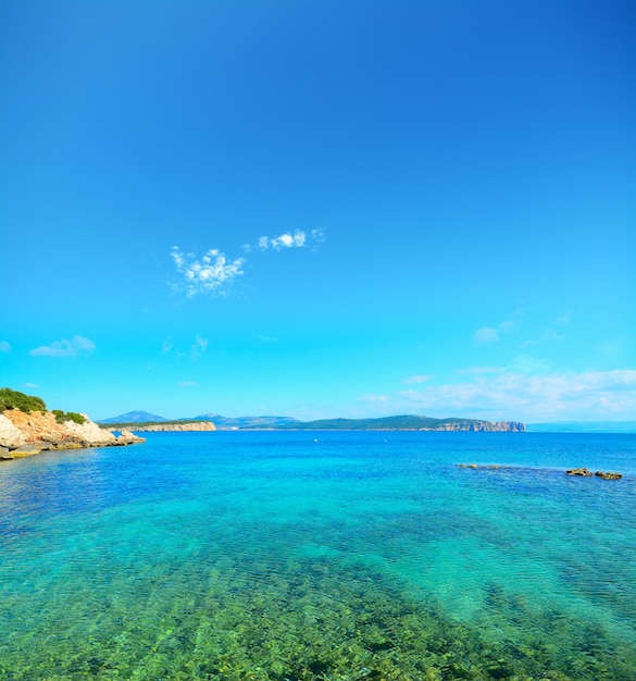 Cala Dragunara onder een heldere hemel Italië