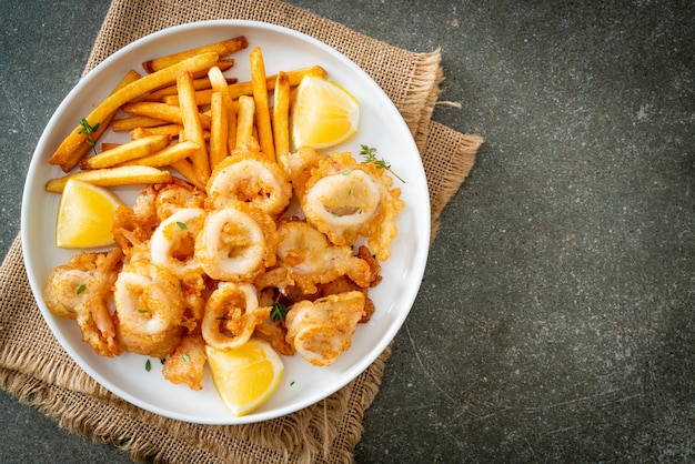 calamares - gebakken inktvis of octopus met frietjes