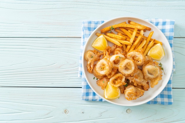 calamares - gebakken inktvis of octopus met frietjes