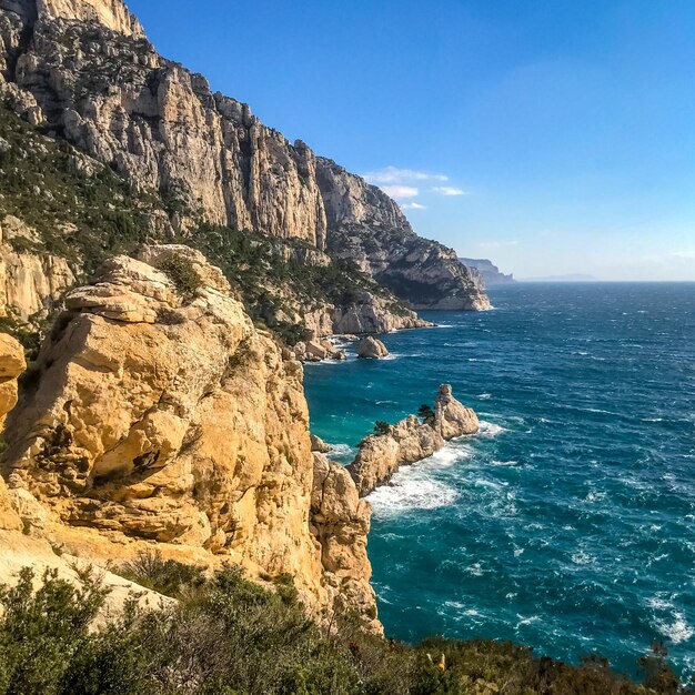 カランケの海と山々、マルセイユの小川、フランス