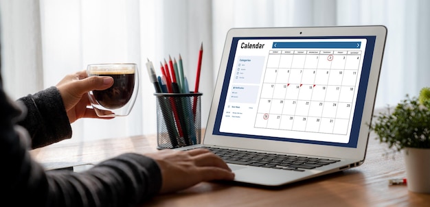 Foto calendario su applicazione software per la pianificazione di orari di moda