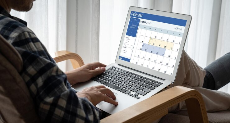 Photo calendar on computer software application for schedule planning snugly