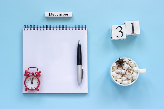 Calendar December 31 cup cocoa and marshmallow, notepad