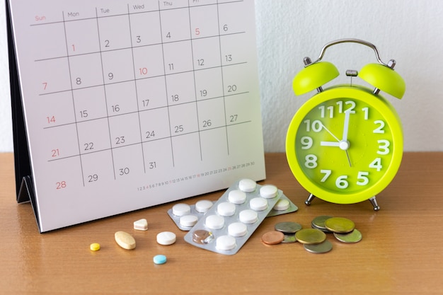 Photo calendar and drugs on table.