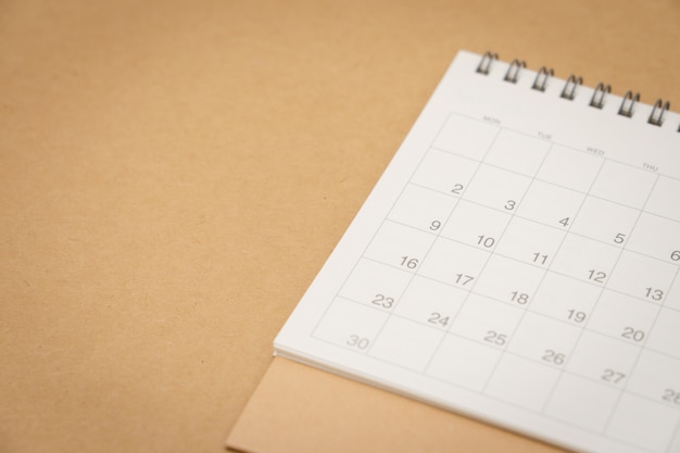 Foto un calendario del mese. utilizzando come sfondo il concetto di business e il concetto di pianificazione