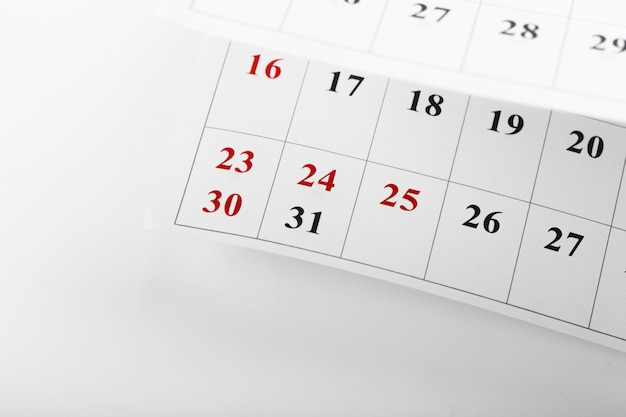 Le pagine del calendario si chiudono sul concetto di tempo di affari