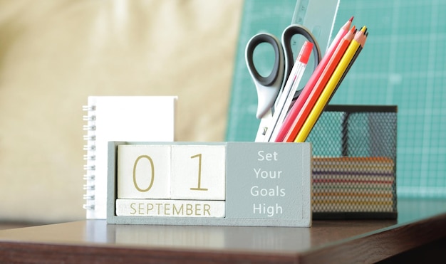 Calendar September 1st Back to school Wooden perpetual block calendar for the table Stationery