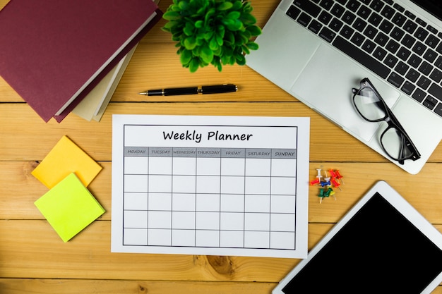 Calendario piano settimanale fare affari o attività con in una settimana.