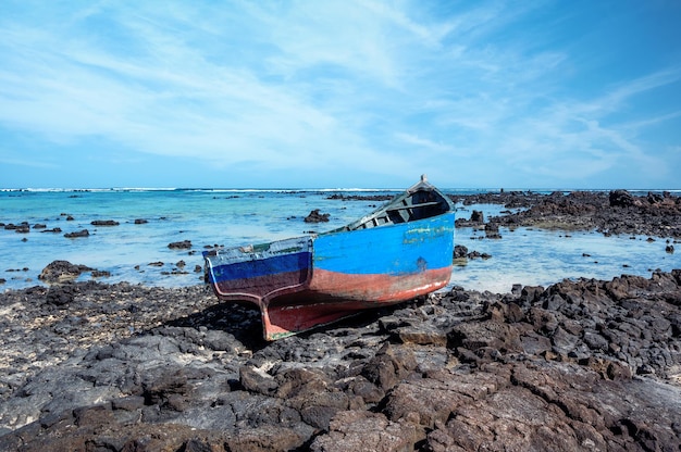 Caleton Blanco Beach Orzola Lanzarote 카나리아 제도 스페인 선박, 용암에 좌초