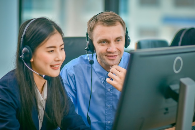 Photo call center using headphone contract communication with customer