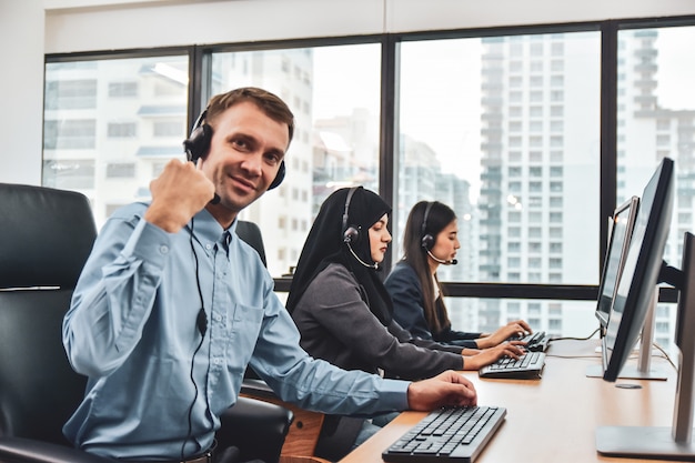 Callcenter met teamwerkers