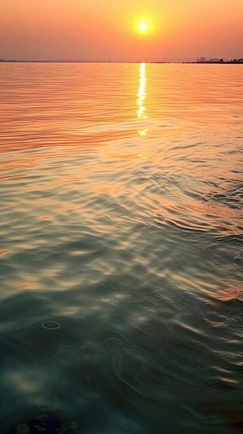 穏やかな深海の背景、夕日の鮮やかな色