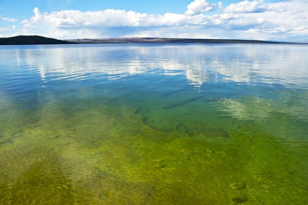 Photo calm lake yellowstone