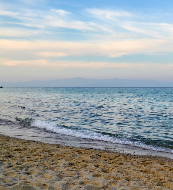 Foto mare calmo al mattino presto grecia halkidiki kassandra