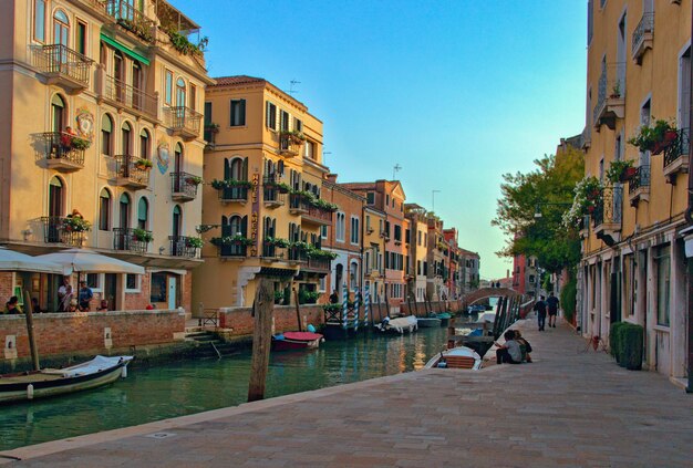 A calm side canal in Venice in the evening