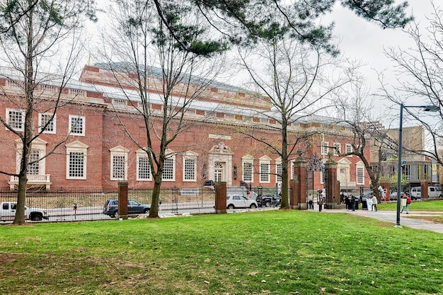 Cambridge, Verenigde Staten - 29 april 2015: Harvard Art Museum in Harvard Yard Cambridge MA Amerika. Ze dienen als slaapzalen voor Harvard-studenten.