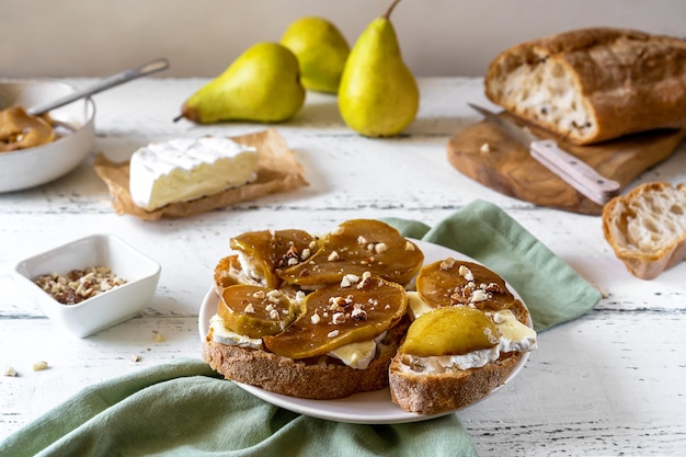 Camembert cheese and caramelised pears with nuts and honey