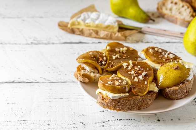 Camembert cheese and caramelised pears with nuts and honey