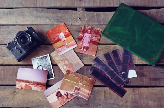 Camera vintage with antique photographs and photobooks