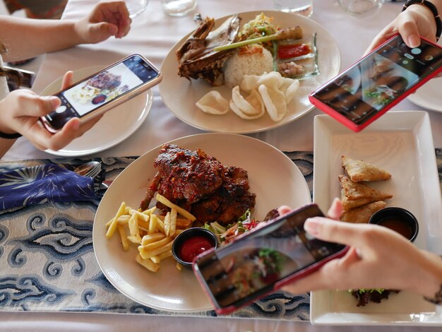 Foto le telecamere mangiano prima.